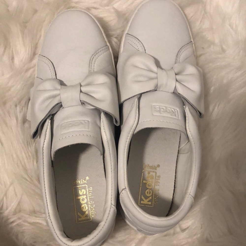 Brand new White Ace Bow Leather Keds
